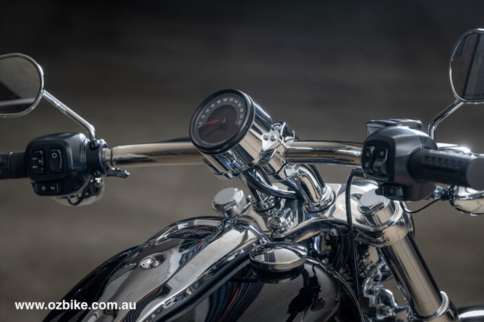 Harley-Davidson Breakout instruments